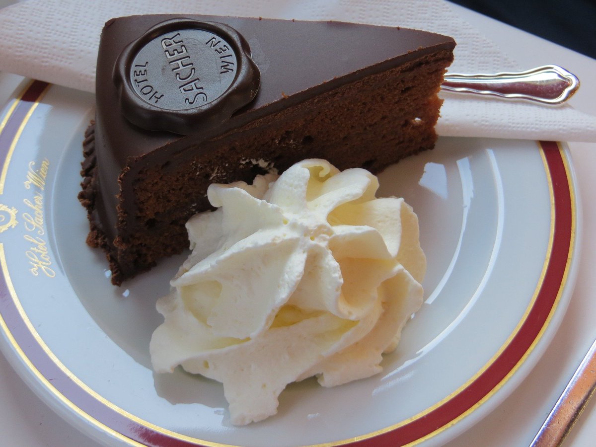 TaxiBusTours's tweet photo. #Lust auf eine echte #Sachter Torte?
noch #Plätze frei!
Vom 13. Juli bis zum 17. Juli 2022 fahren wir in die #sehenswerte #Stadt Wien #kulinarisch #kaiserlich #königlich #Stephansdom #Naschmarkt #Schloss #Schönbrunn #Wiener
#Riesenrad #Hofburg #Burgtheater  #Willkommen https://t.co/LKc6naSg7T