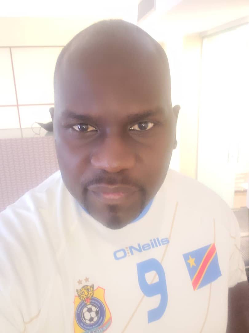 YanMbiya's tweet photo. Confiant en nos vaillants #Leopards, nous allons valider notre ticket ce soir pour le #Qatar2022 😎. Les rendez-vous avec l'histoire ne se manquent pas ! #ProudlyCongolese #MwanaMboka #LocalBanker https://t.co/4TipkMRZsb