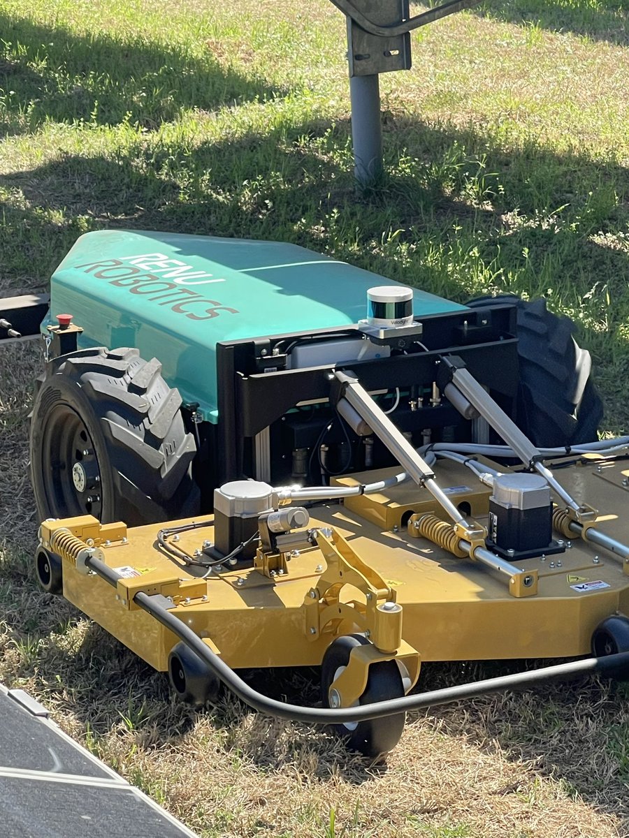 renuroboticsusa's tweet photo. Springβs here & the grass is getting greener. More O&M managers are realizing the Renubot is the solution to their annual vegetation management problems. It can mow 100+ acres a month - day or night - cutting costs, time & carbon emissions. @VelodyneLidar #solarpower #mowit https://t.co/gpNw91397C