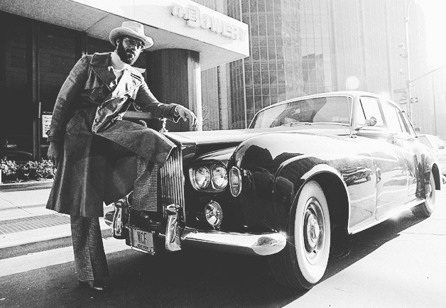 Happy birthday, Walt Frazier. One of the most baller pics ever. 