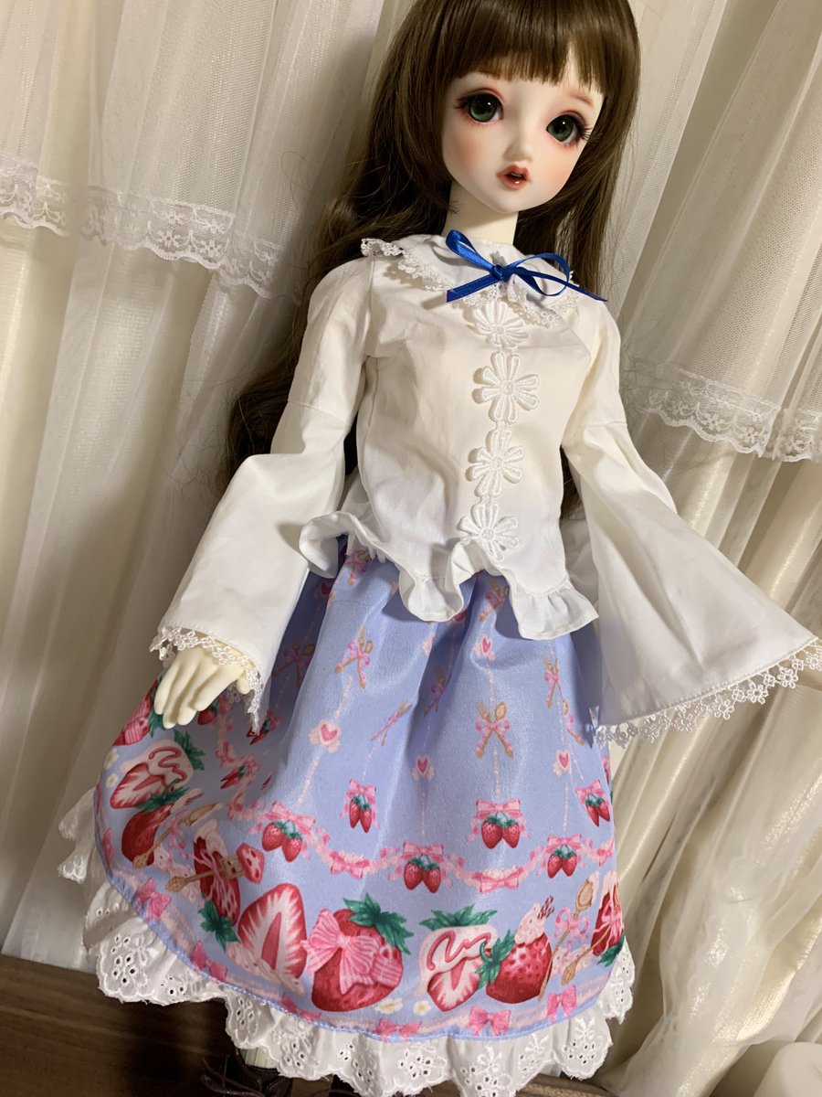 mou3cocofactory's tweet photo. SDサイズの通販用いちごロリータ の水色です。ボディはsdgrに着せてみました。すこし大人可愛く小ぶりで繊細なデザインを選びました。送料込み3500円で水色はSDMサイズ.SDサイズ共にラスト1ずつです。9月のイベントまで再販の予定日はございません。
#cocofactory https://t.co/4hKCgt1u5h