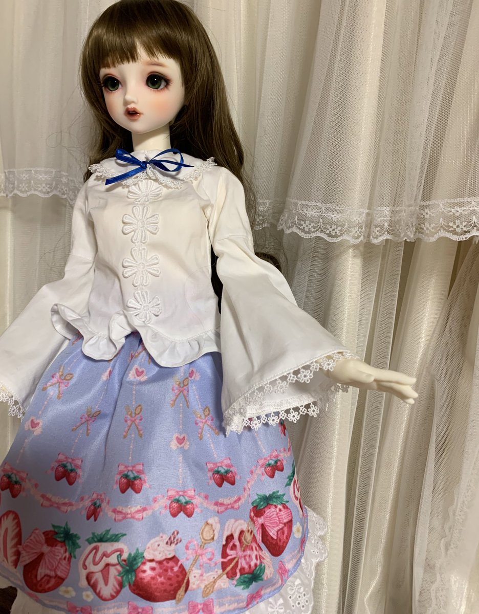 mou3cocofactory's tweet photo. SDサイズの通販用いちごロリータ の水色です。ボディはsdgrに着せてみました。すこし大人可愛く小ぶりで繊細なデザインを選びました。送料込み3500円で水色はSDMサイズ.SDサイズ共にラスト1ずつです。9月のイベントまで再販の予定日はございません。
#cocofactory https://t.co/4hKCgt1u5h