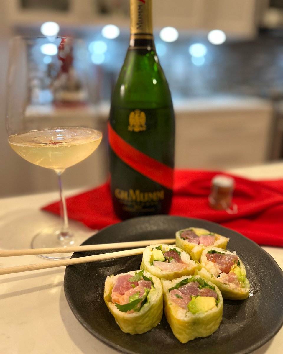 Sushi & @GHMUMM Champagne! It was a “good, good night”! 

#champagne #sushi #winepairings #foodandwine