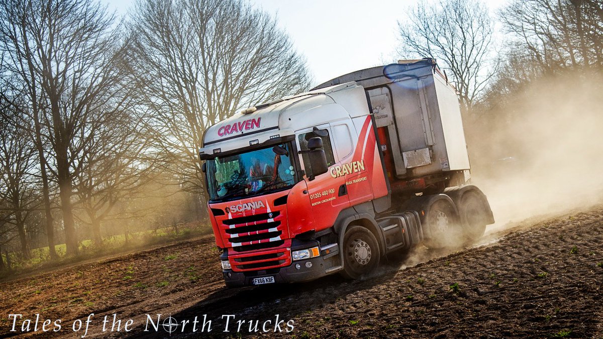 northtrucktales's tweet photo. Field Trip. In a nimbus of muck, one of @CravenTransport's Scanias swings round to load up with sugarbeet. @ScaniaUK @bulkandtipper #bulktipper #agriculture #sugarbeet #farming #logistics #scaniatruck https://t.co/eHzzY8Vd6z