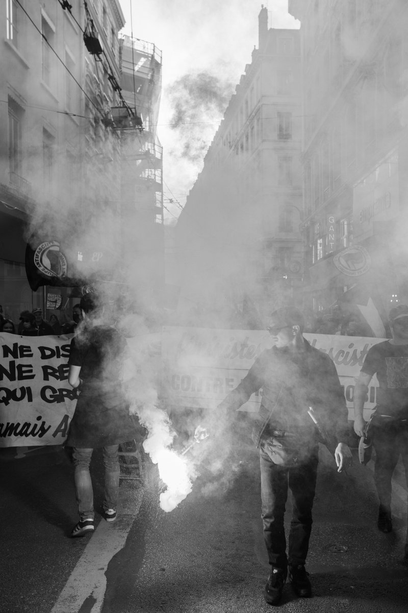 fabmedly's tweet image. "On ne dissout pas une révolte qui gronde, Lyon à jamais Antifasciste"
Manif contre la dissolution du Groupe Antifasciste Lyon et Environs, samedi 26 mars 2022. @antifa_lyon 
#OnNeDissoutPasLaRévolte #StopDissolution #Manif26mars #GALE #Lyon #antifa