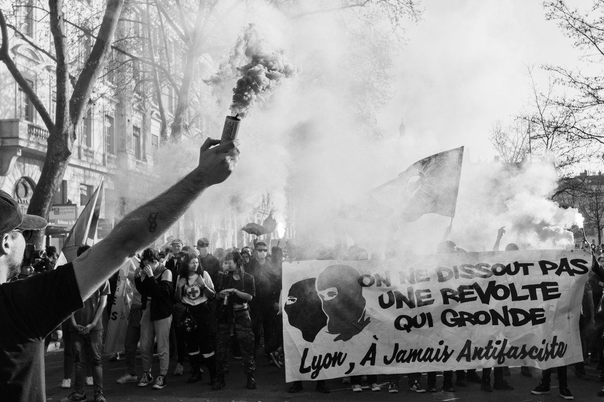 fabmedly's tweet image. "On ne dissout pas une révolte qui gronde, Lyon à jamais Antifasciste"
Manif contre la dissolution du Groupe Antifasciste Lyon et Environs, samedi 26 mars 2022. @antifa_lyon 
#OnNeDissoutPasLaRévolte #StopDissolution #Manif26mars #GALE #Lyon #antifa