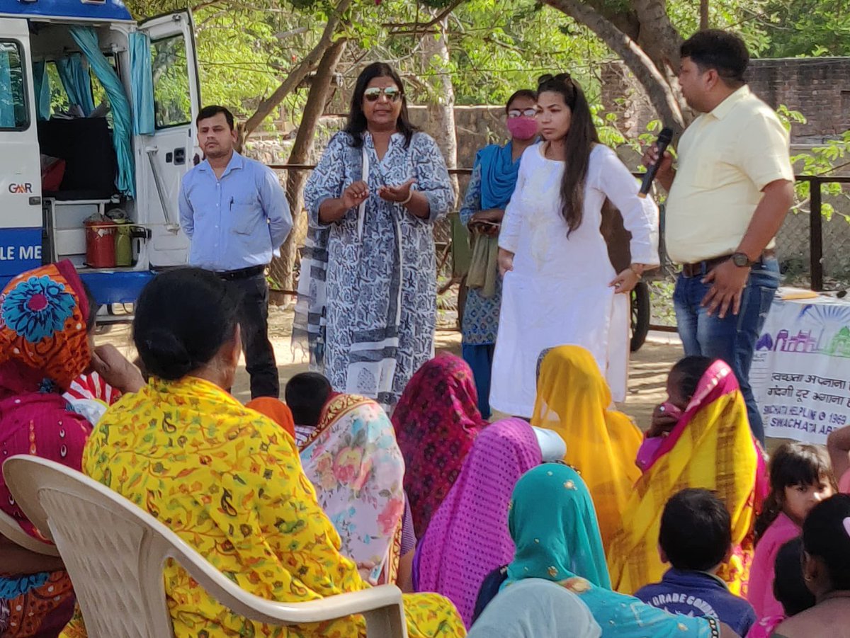smitaroy_'s tweet photo. #SwachhSurvekshan2022SDMC
#SwachhSurvekshan2022
SDMC SZ DC @Ankita1988 with @AmeenaTalwar in association with @NCUI @PeepalTreeFoundation organised ‘Face to Face’ with less privileged women for awareness #cleanliness #wastesegregation &amp; form SHGs at Bastis/JJ Camps in Vasant Kunj https://t.co/JE4K0sCIbK