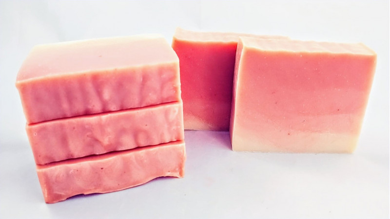 SoapHut's tweet photo. Namaste Soap is made with the best of Olive Oil, Coconut Oil, Shea Butter, &amp; Kokum Butter.
Added are Colloidal Oatmeal, Pink Clay and Mango Powder.
Deep, warm, and fragrant scent that evokes feelings of calm and comfort. Notes Of Warm Incense, Indonesian white copal, &amp; patchouli. https://t.co/2qdvuAkhmJ