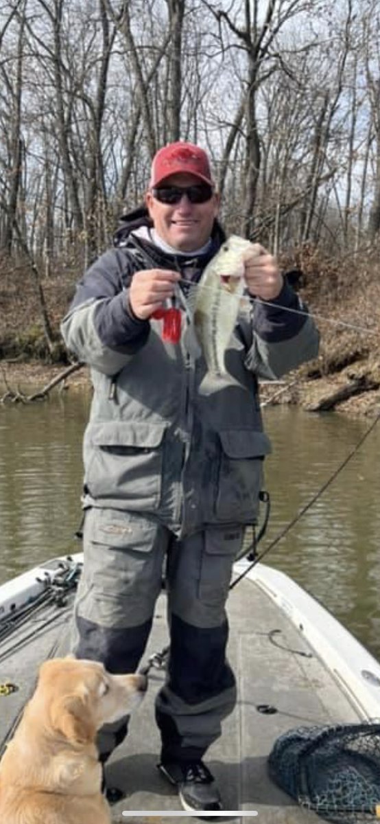 missourifishing's tweet photo. Spent the day catching small ones.  Everything was in the slot.can’t complain when it’s a Friday and you’re fishing instead of working! #yellowlab #denalirods #lewsreels #bumblebeeboats #atomictacklecompany #dogsoftwitter https://t.co/OVNa6O4Mqk