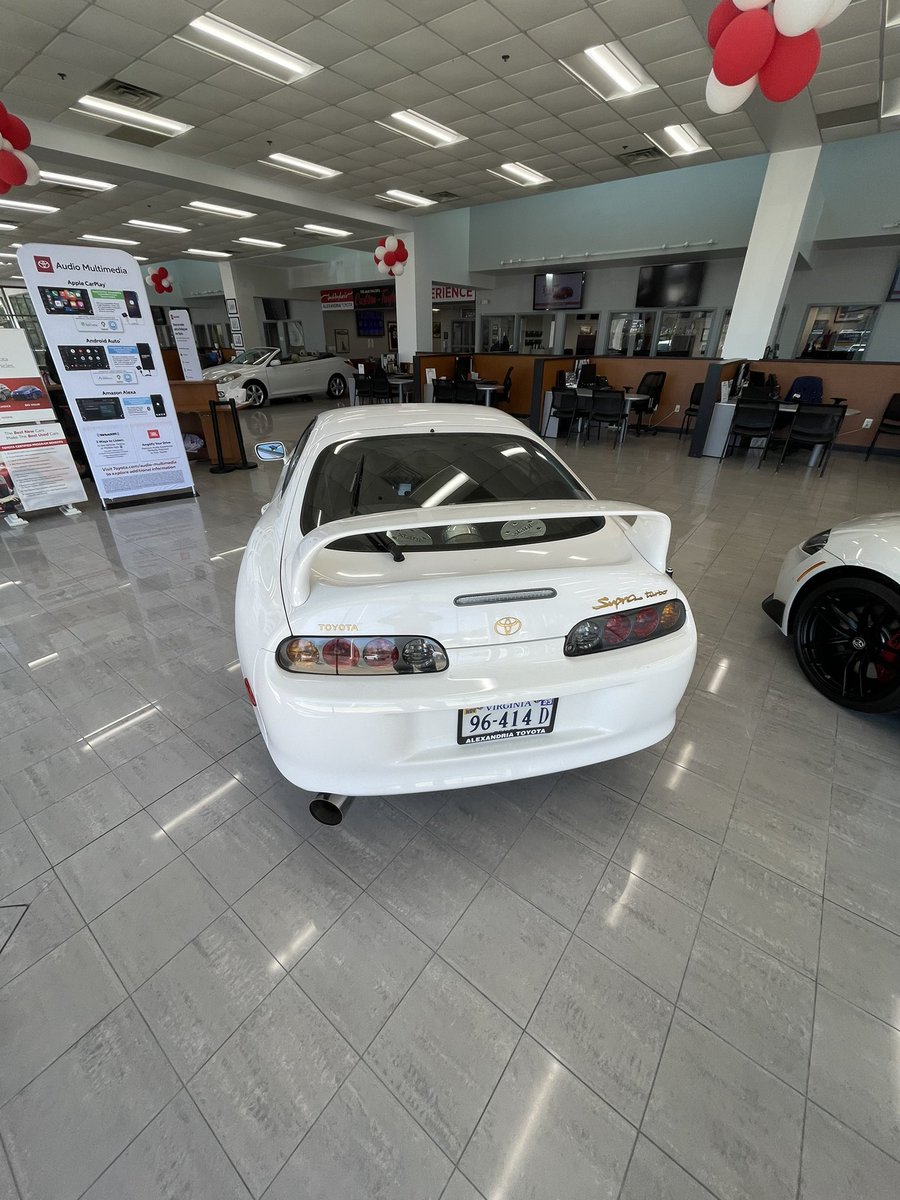 tacoboutpics's tweet photo. walked into Toyota to pick up a part and I see this beauty https://t.co/M31UKKr4g0