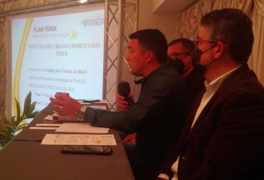 #NoticiasNuevoDíaFalcón #PlanFénixEnMiranda | 🗣️🚶‍♂️"Nadie es dueño de las aceras del municipio, se debe garantizar el libre tránsito", dice el alcalde de Miranda, Henry Hernández ante las medidas que han tomado varios comercios de limitar el libre tránsito.