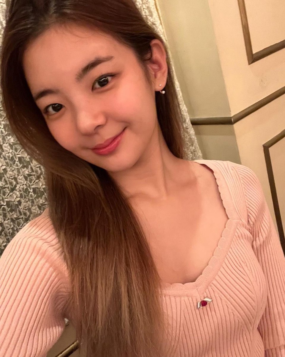 하 쩨발 
왓츠인마이옷장 브이앱해줘
사복 개쭈아 ㅜㅜ ..