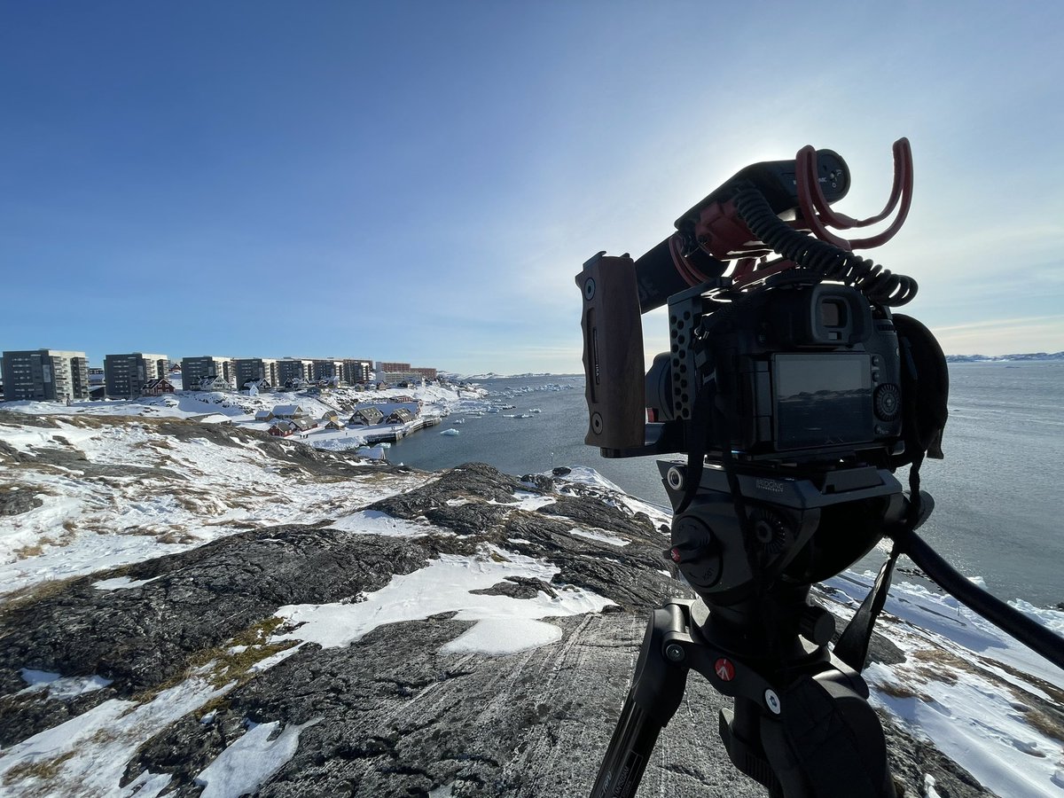 MatisseHarvey's tweet photo. Déjà la fin de 5 jours de terrain à Nuuk, une ville à la fois grandiose et fascinante, et dont une grande partie de son charme repose sur l’immense hospitalité de ses résidents. Qujanaq à tous ceux à qui j’ai pu tendre mon micro. 🙏 https://t.co/hiqdlGdL7i