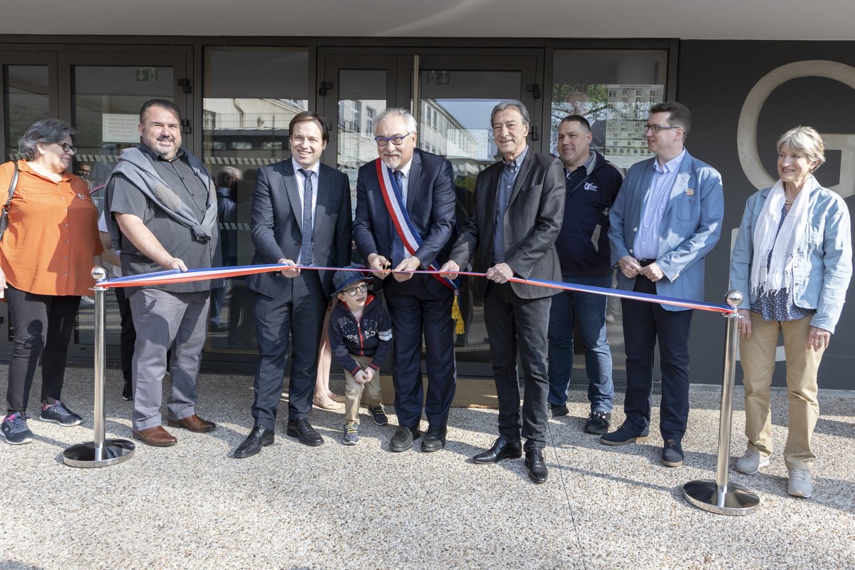fontenay92's tweet photo. #Inauguration gymnase du Parc 🥳
Séance dédicace, show de basket acrobatique, coupé de ruban, démo sportives, selfie souvenir... le public en a pris plein les yeux pour l'inauguration de cet équipement sportif flambant neuf !🤺🏀🤾🏽‍♂️
Ici c'est @fontenay92 !

Bientôt le film !🎬... https://t.co/zRnBtSUJ8o