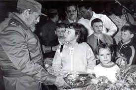 Como una gran muestra de solidaridad calificó hoy el Primer Ministro cubano Manuel Marrero el programa que desarrolló la isla para atender a niños víctimas del accidente de Chernóbil. #CubaSalva #CubaPorLaVida 🔗siempreconcuba.org/rememoran-soli…