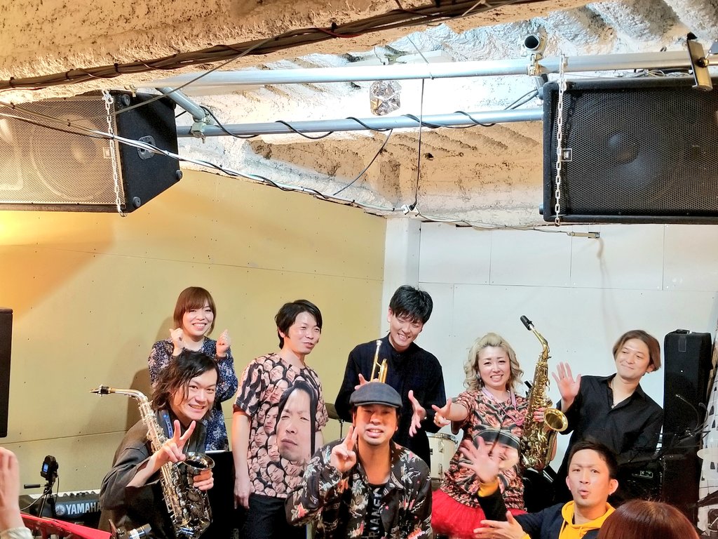 akko_sandesu's tweet photo. 『おぐ誕生日』楽しかった~🎶
おぐさんが作った新曲4曲どれもめっちゃ良くてびっくり😳
お誕生日おめでとうございます🎊
久し振りに杵さんにも会えて😊
杵さんもお誕生日おめでとうございます🎊
#中沢舞のヤサイニンニクアブラ
#米所裕夢
#STARBELLPLUS https://t.co/o3V0ZXwtI5