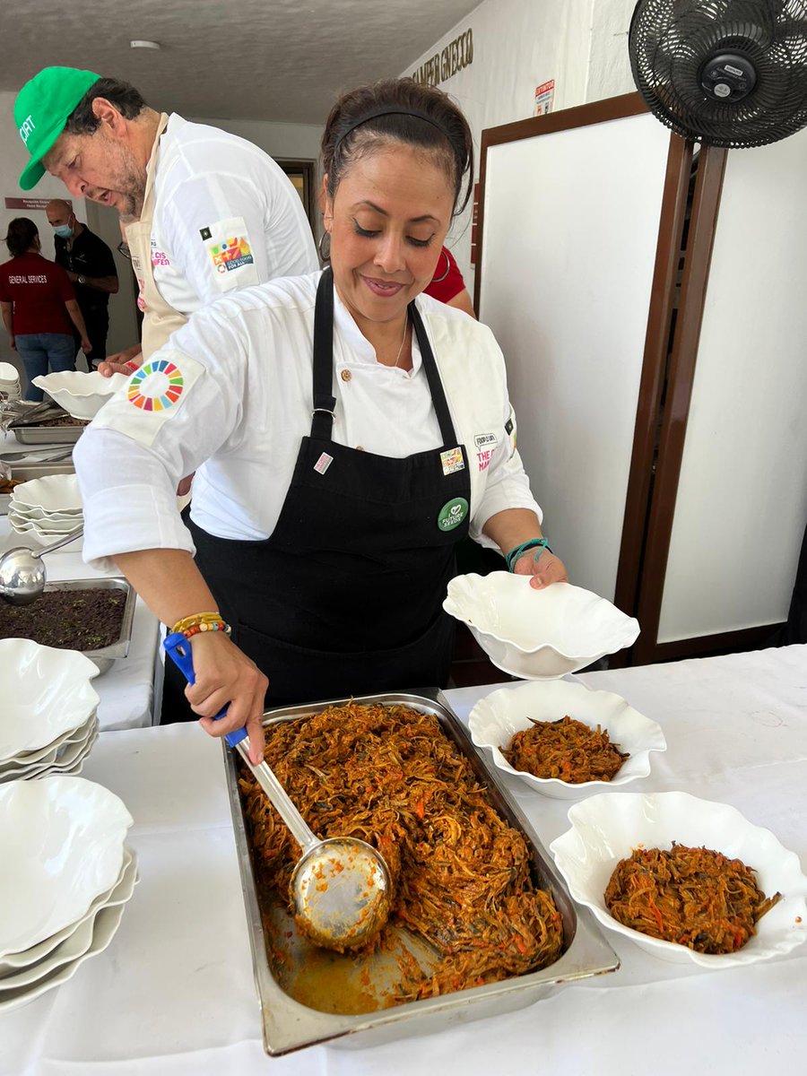 paulnewnham's tweet photo. A few weeks ago the #ChefsManifesto, @chefaleschrader and chef daniel kaplan 🧑‍🍳👩‍🍳 were celebrating the launch of @CGIAR’s #FutureSeeds Genebank! 🌱

We wanted to share with you some of the delicious flavours served up at the inauguration lunch! 🍽

#chefaction #GoodFood4All https://t.co/0mf5nnLaaL