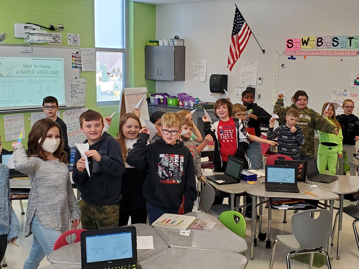 smithheather22's tweet photo. Students are engaged in their functional text unit with Miss Mohan! @WillowvilleE #WcConnects https://t.co/HXE78qOnqI