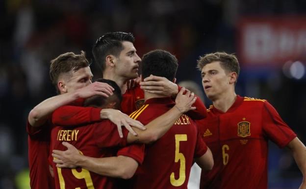 SystemFoot's tweet photo. [#Amical🌐] L’#Espagne 🇪🇸 étrille l’#Islande 🇮🇸 5-0 !

⚽️⚽️ #Morata 36’ (pen) 40’
⚽️ #Yeremy 47’
⚽️⚽️ #Sarabia 61’ 72’

#ESPISL https://t.co/GACLARpyNu
