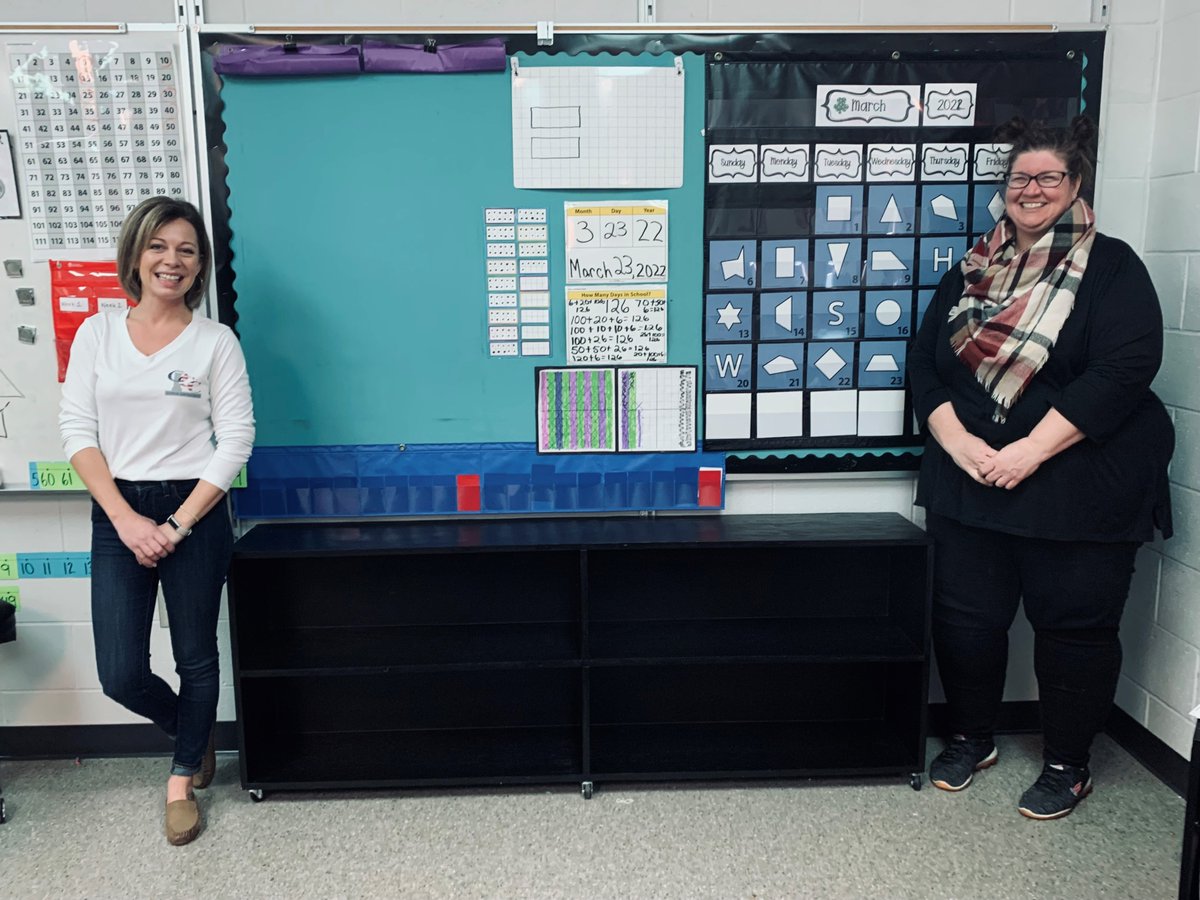 OCCOlympian's tweet photo. Classroom Construction Project Delivery Update!
Congratulations to Heather Hotmer at Benny Bills Elementary on her new bookshelf for her classroom!!  #theocc #classroomconstruction #buildingbrighterfutures #teacherappreciation @co_sumner https://t.co/f6qNhEv0rA