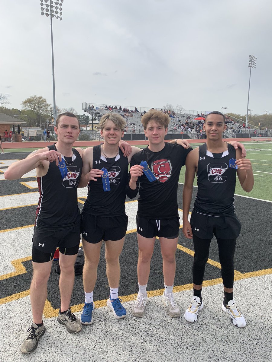 Boys 4x800 finished 1st with a new season PR of 9:17.70!!!