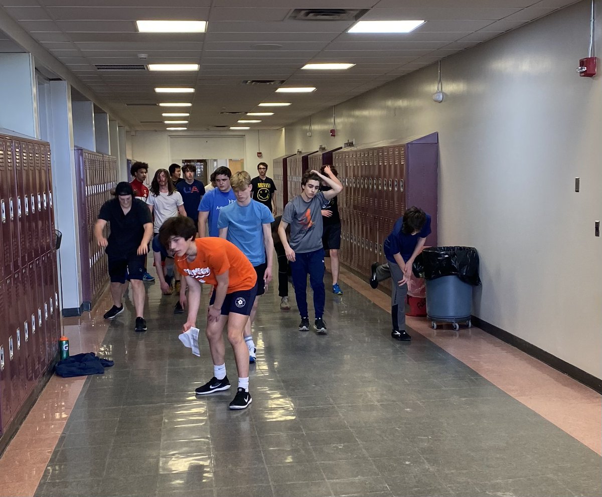 HarricaJoshua's tweet image. Boys Track &amp;amp; Field hard at work hoping this is the last indoor practice! #READY4SPRING @NYSPHSAA @Section7Sports @MyNBC5 @SunCmtyNews @NYSAAA6