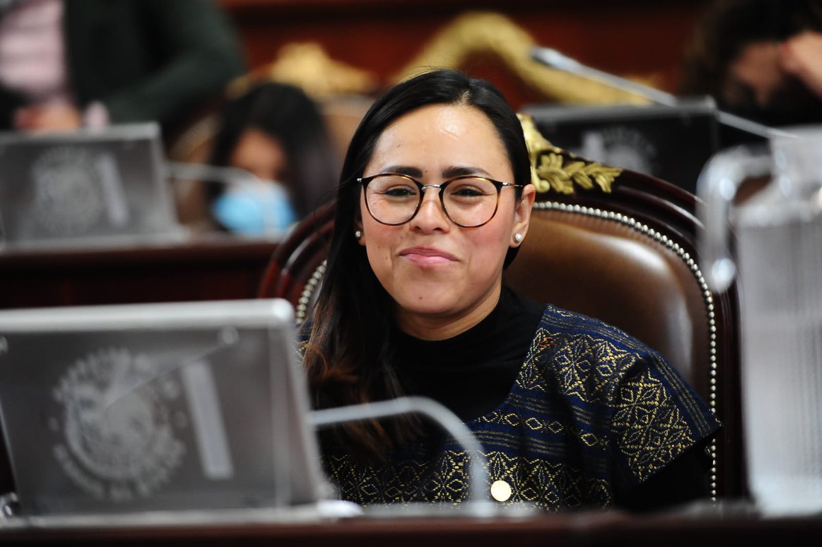 GPMorenaCdMex's tweet photo. 📑 #Boletín | Llama Morena a alcaldesa de #ÁlvaroObregón a terminar con criminalización de simpatizantes de la revocación de mandato: @PerlaRoblesVaz1 

➕ℹ️📲
https://t.co/ifSjarDAIH https://t.co/njTah4bRt0