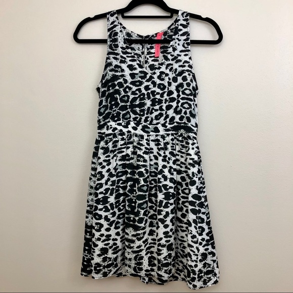Theatstylez's tweet photo. So good I had to share! Check out all the items I'm loving on @Poshmarkapp #poshmark #fashion #style #shopmycloset #dressbarn #eightsixty #astr: https://t.co/iSqUwH6thr https://t.co/B18vxkiPME