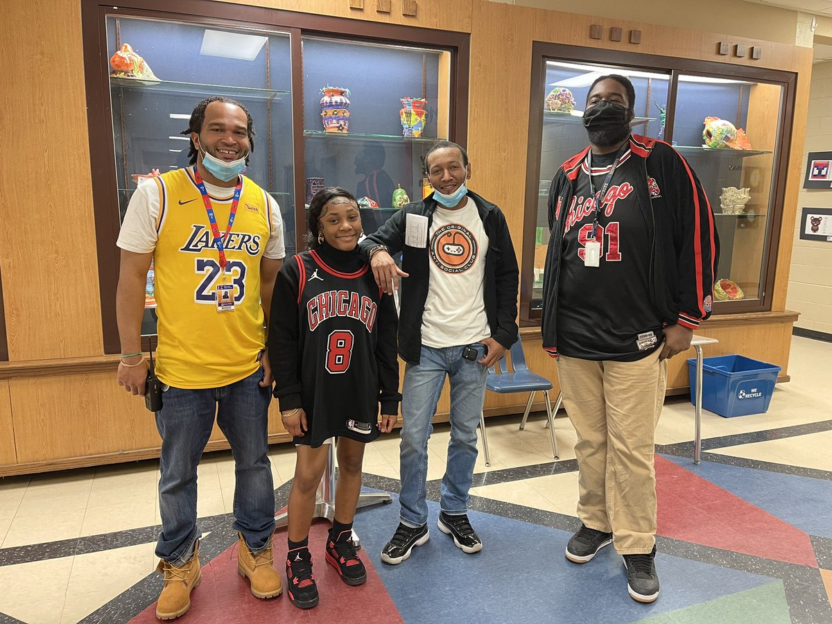 SeeTheAble1's tweet photo. More #Games and #Gamers day to celebrate Amair @CraytonMiddle!!!⚾️👾🏈📱🥍🎮🤝#ChooseToInclude #SCUnified #R1Unified #BestOfCMS @Mrs_SarahKelly @mssteger1 @albacavazos @KINGSmitty @ACFloraBaseball 😃 https://t.co/CKXyPCYMl5