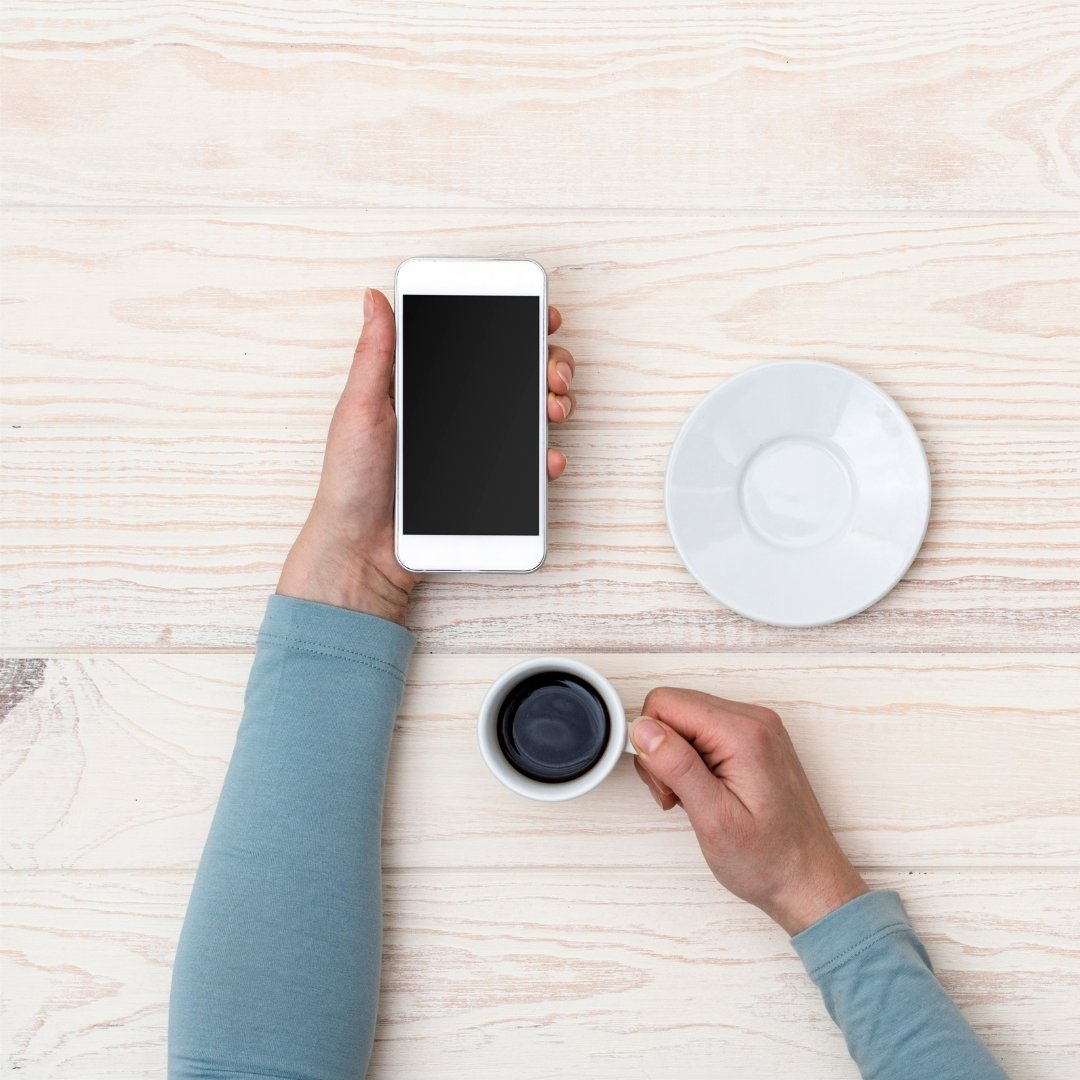 Reorder contacts in just a few taps without even getting up or putting your coffee down thanks to our app ☕📱 bit.ly/3JSvSBw