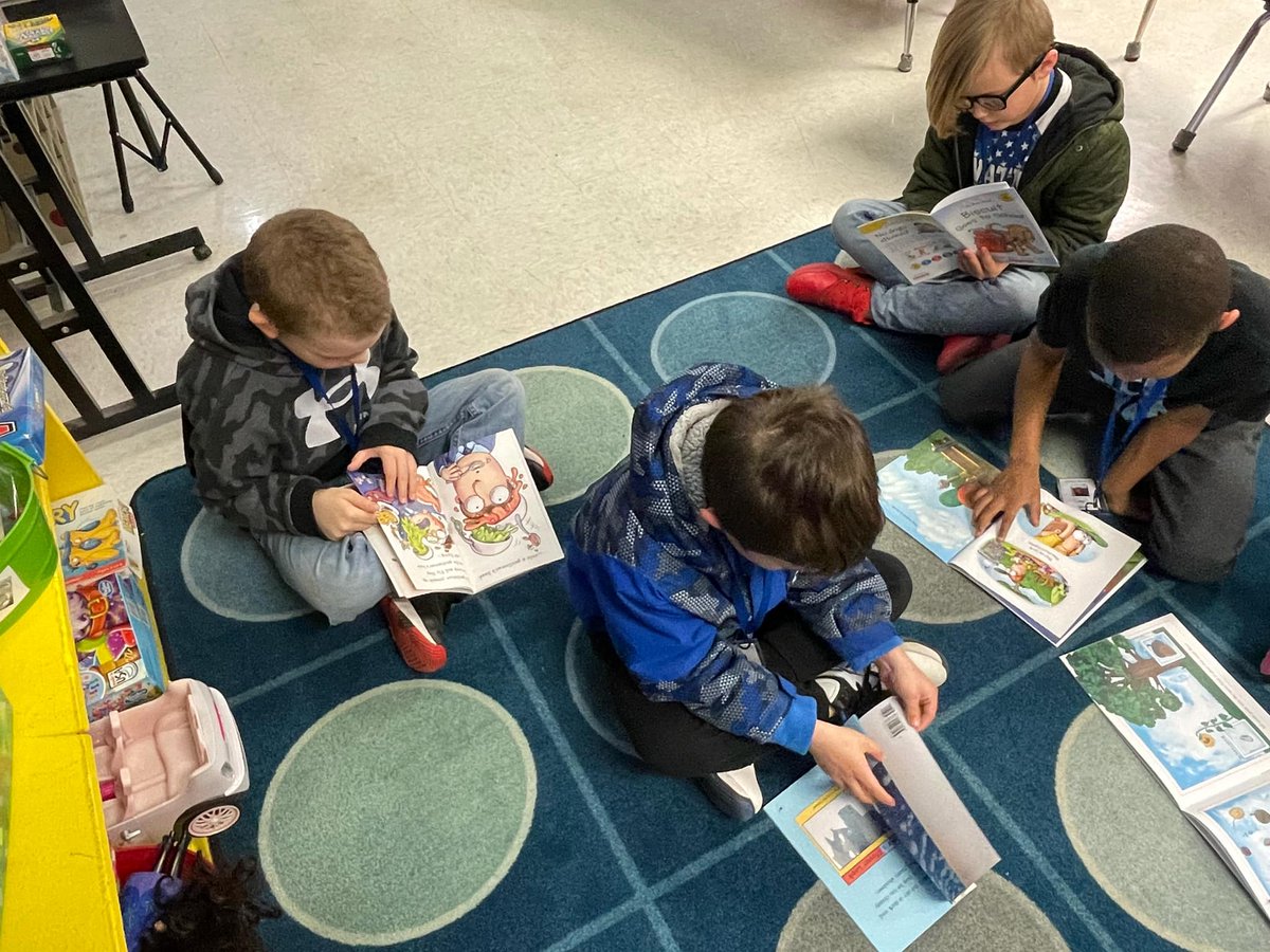 HendersonSchool's tweet photo. We were excited for todayโs book celebration in partnership with ReadingIsFundamental and International Paper. As part of the Books for Ownership grant, all first-grade students received a book of their own to take home. #HCSReads @IntlPaperCo @RIFGivingPage https://t.co/fkcbHzjm6F