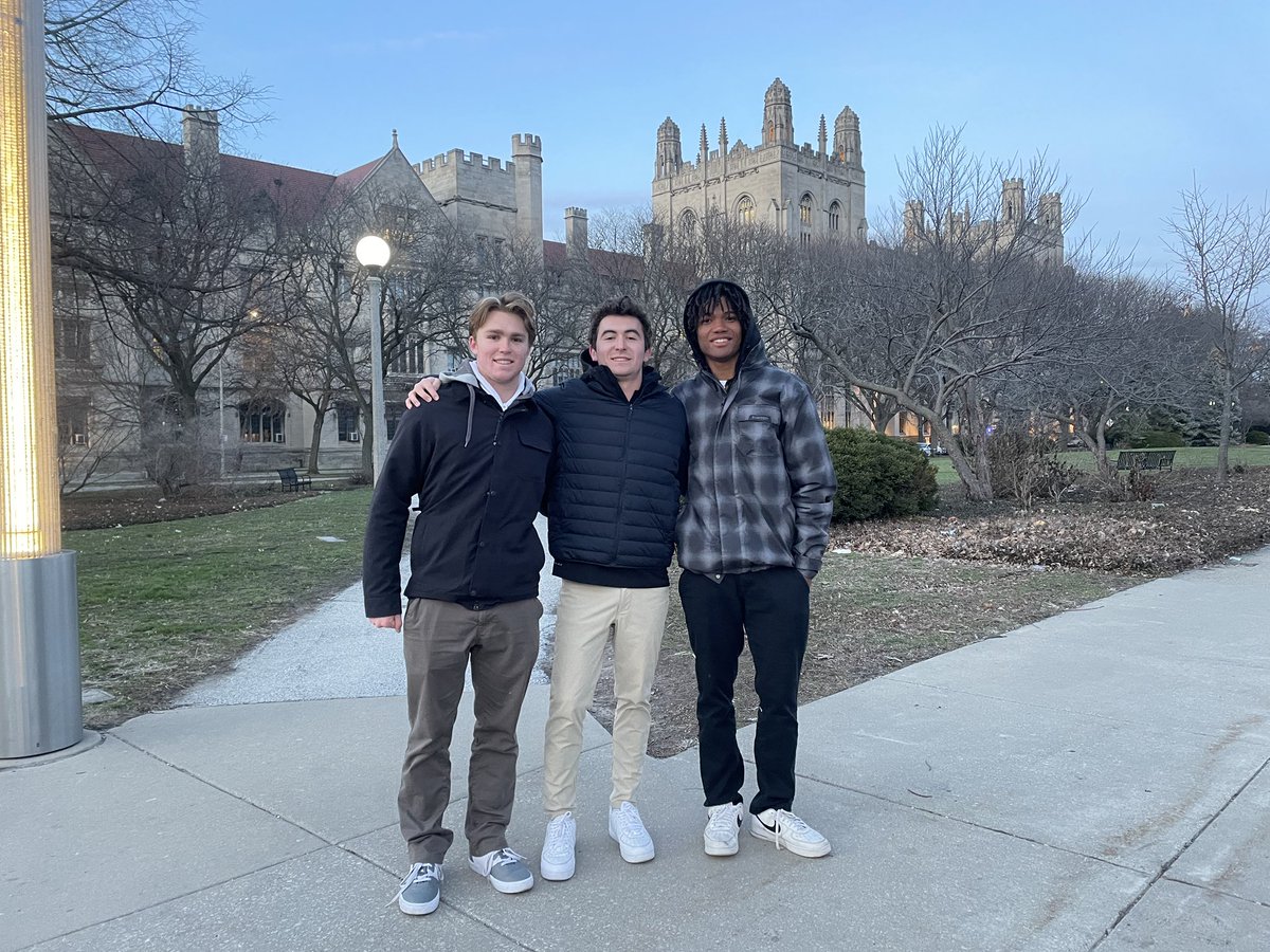 Had an amazing time at the <a href="/UChicagoFB/">UChicago Football</a> campus tour! Thank you @UCCoachDavidson and <a href="/DiegoSolis1234/">Diego Solis</a> for showing us around. <a href="/CoachRoachLJ/">Tyler Roach</a>