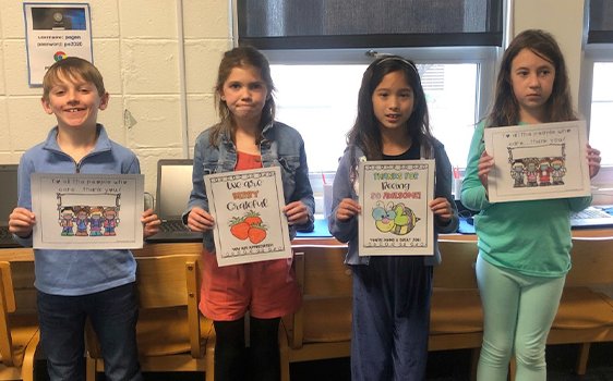 Colonial_SD's tweet photo. For #WomensHistoryMonth, students at Plymouth Elementary created more than 600 cards and signs for female healthcare workers in the #ColonialCommunity.
Read more: https://t.co/UAYdFesWFQ https://t.co/vf41mg1FU4