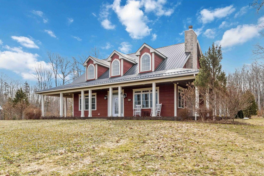 cbmaritime's tweet photo. New listing:

512 Victoria Road, Aylesford, Nova Scotia

Your incredible slice of Valley paradise. Perfectly perched atop a hill, with vast and sweeping views of the ever changing seasonal landscape

🎥 https://t.co/YrtVkqC7bM 

Book your showing at this #NicePad today. https://t.co/ZLdOm3KEi0