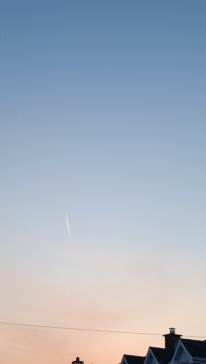 Masonbrook's tweet photo. Day 88 #100daysofwalking2022 #round2crew @NTBreakfast oh to be on that plane jetting the sky...✈️ https://t.co/85MPlUrHx7