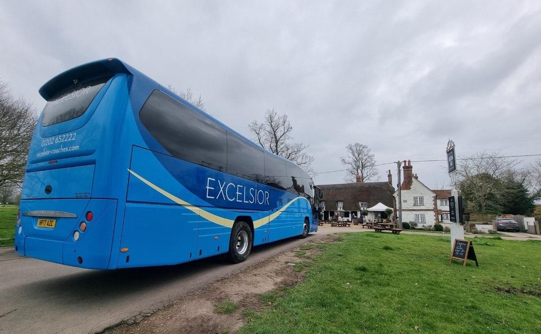 ExcelsiorCoach's tweet photo. Thank you #Angel for these great shots of @ExcelsiorCoach fleet no: 3 on our #midsummermurder tour today. Fingers crossed all our PAX came home unscathed π€ #effortlesscoachhire https://t.co/c6ltTN4RRQ