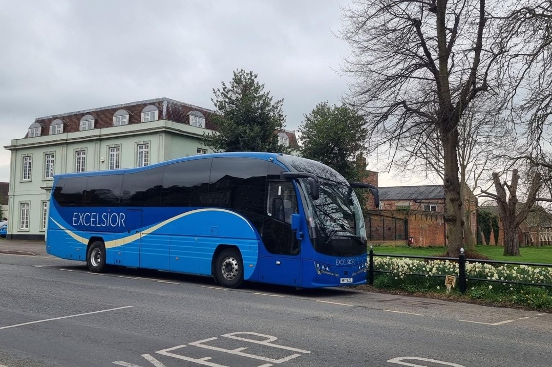 ExcelsiorCoach's tweet photo. Thank you #Angel for these great shots of @ExcelsiorCoach fleet no: 3 on our #midsummermurder tour today. Fingers crossed all our PAX came home unscathed π€ #effortlesscoachhire https://t.co/c6ltTN4RRQ