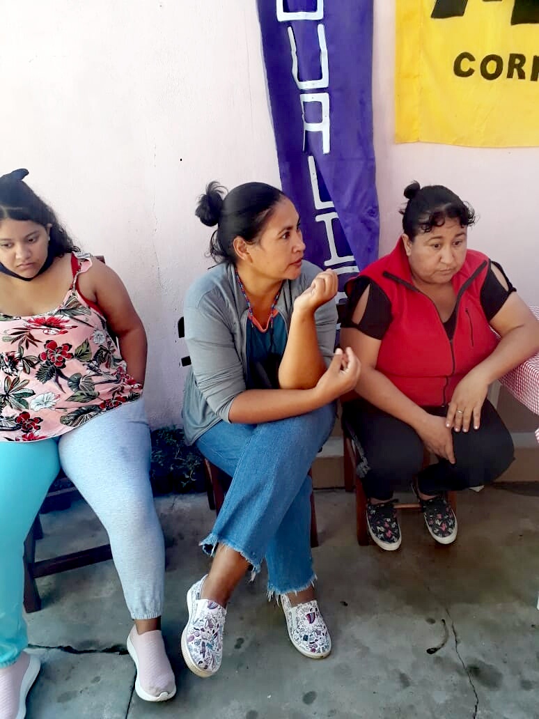 MUPArgentina's tweet photo. En el #MesDeLaMujer, las compañeras del #MUPCorrientes debatieron sobre su rol en la sociedad actual. Problematizaron la violencia de género, la Educación Sexual Integral (ESI), el aborto, los estereotipos y la lucha por la igualdad de derechos.
#MUPConTodas #MUPPresente https://t.co/r002ATSxl3