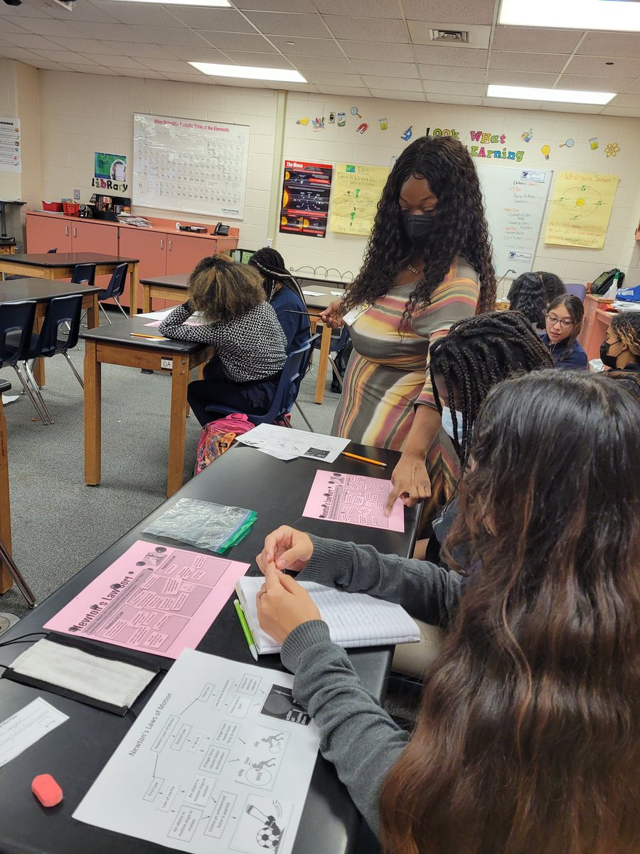 McGowenSci's tweet photo. Our super science department provided terrific tutorials this week! @WellsWolverines @LaQuishaKnowle1 #TheWellsWay #winningwolverines #WMSscience https://t.co/4emNKtcyuc