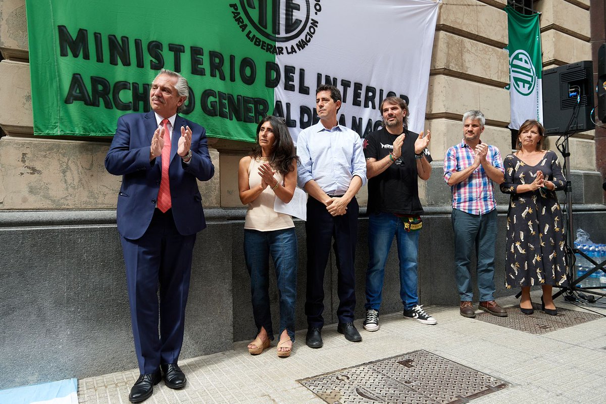 wadodecorrido's tweet photo. Gustavo figura junto a mi viejo en la lista de judiciales desaparecidos. Nos acompañaron en el acto la Junta Interna de ATE Interior y otros organismos que vinieron en esta oportunidad tan especial.

30.000 compañeros detenidos desaparecidos presentes, ahora y siempre. https://t.co/0hwwv30lbT