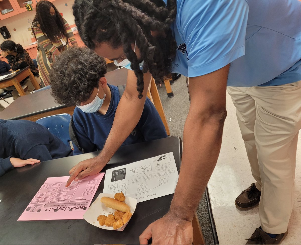 McGowenSci's tweet photo. Our super science department provided terrific tutorials this week! @WellsWolverines @LaQuishaKnowle1 #TheWellsWay #winningwolverines #WMSscience https://t.co/4emNKtcyuc