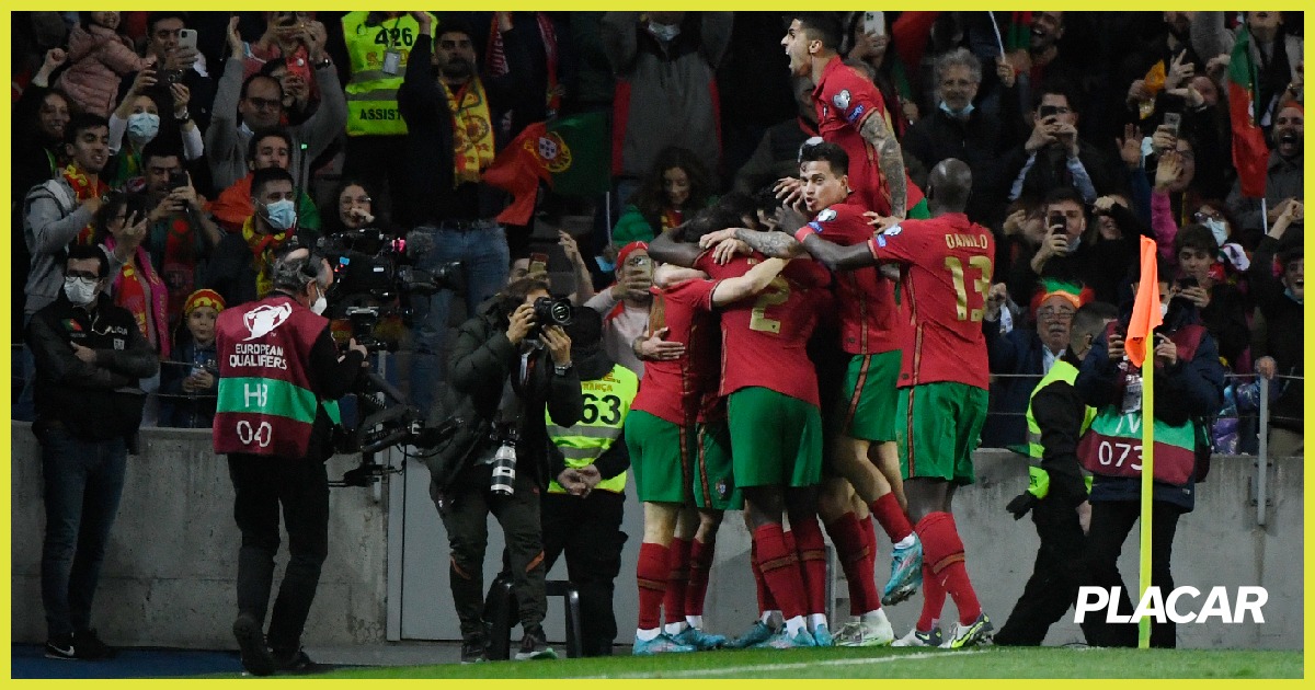 placar's tweet photo. Sem zebra! Portugal vence a Macedônia do Norte e assegura vaga na Copa do Catar
Leia mais em: https://t.co/2Px5hpV2kG https://t.co/Mw24oo4cps