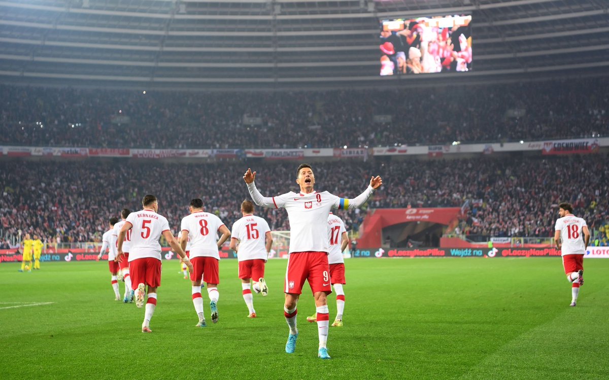 iMiaSanMia's tweet photo. Official: Robert Lewandowski and Poland are through to the World Cup 🇵🇱 https://t.co/n8Tdtn9I4B