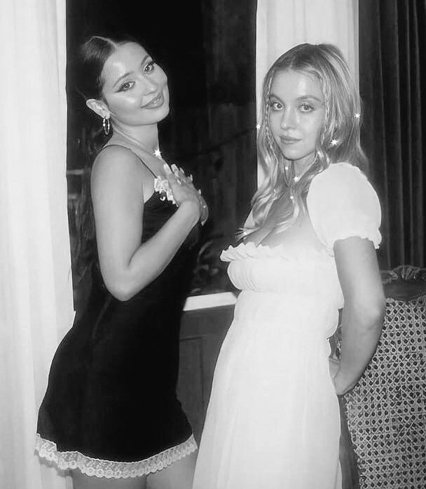 Delphini_PP's tweet photo. Happy Birthday polly🌷 ya tienes 21 mi chiquita, te quiero mucho💗 espero que se cumplan todos tus deseos y que la estés pasando muy bien mi vida♡ 
p.d: mira esta fotooo, fue cuando yann nos presentokdhsjsks deberíamos volver a repetir la salida en ese bar💗 https://t.co/hmAtfRp7x8