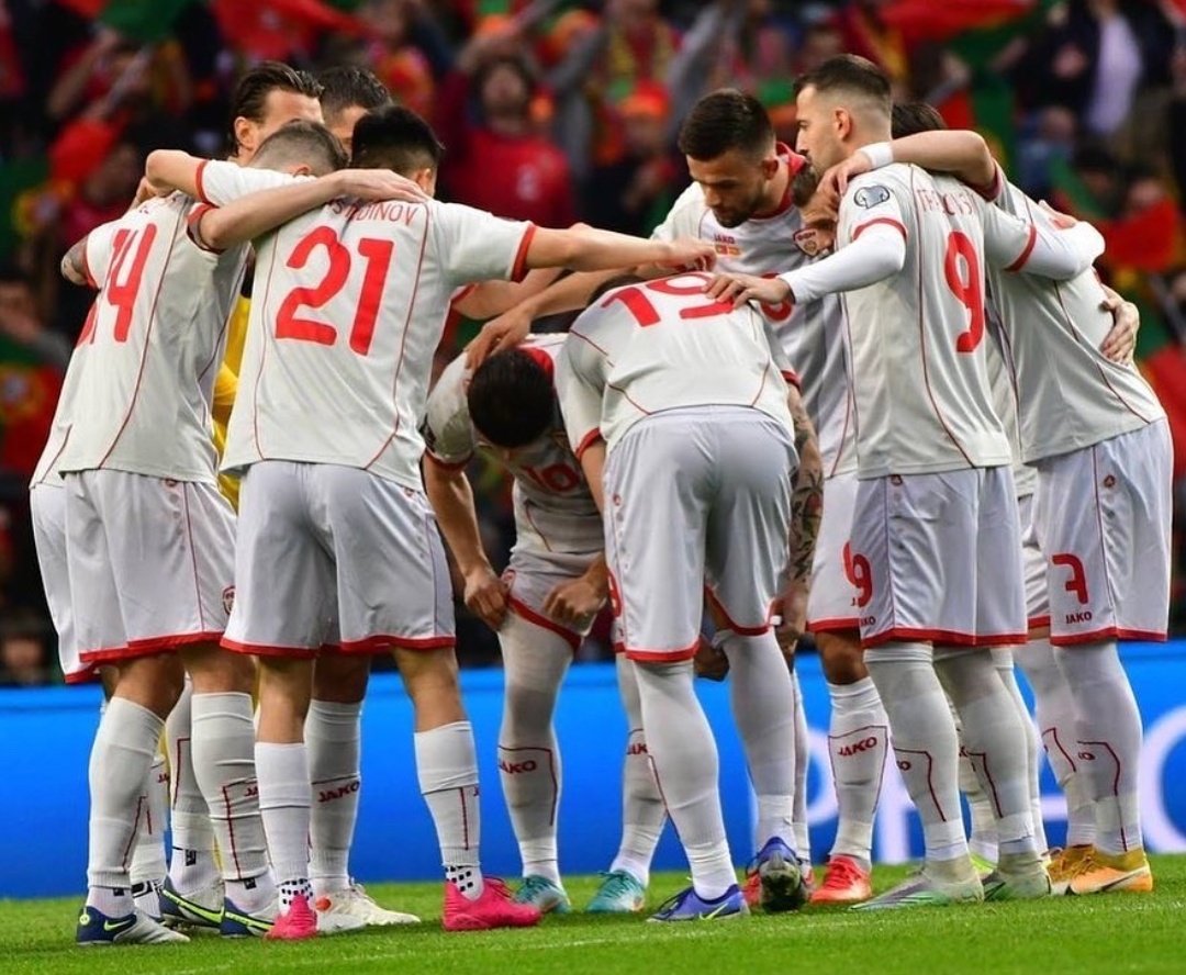 FrMacedonien's tweet photo. FIN DU MATCH !

La Macédoine n'a pas réussi à faire un deuxième exploit et perd 2-0 face à une équipe du Portugal qui mérite sa qualification, nous n'avons pas à avoir honte nous sortons la tête haute.

SAMO NAPRED MAKEDONIJA ❤🇲🇰 https://t.co/2CF8AXDybL