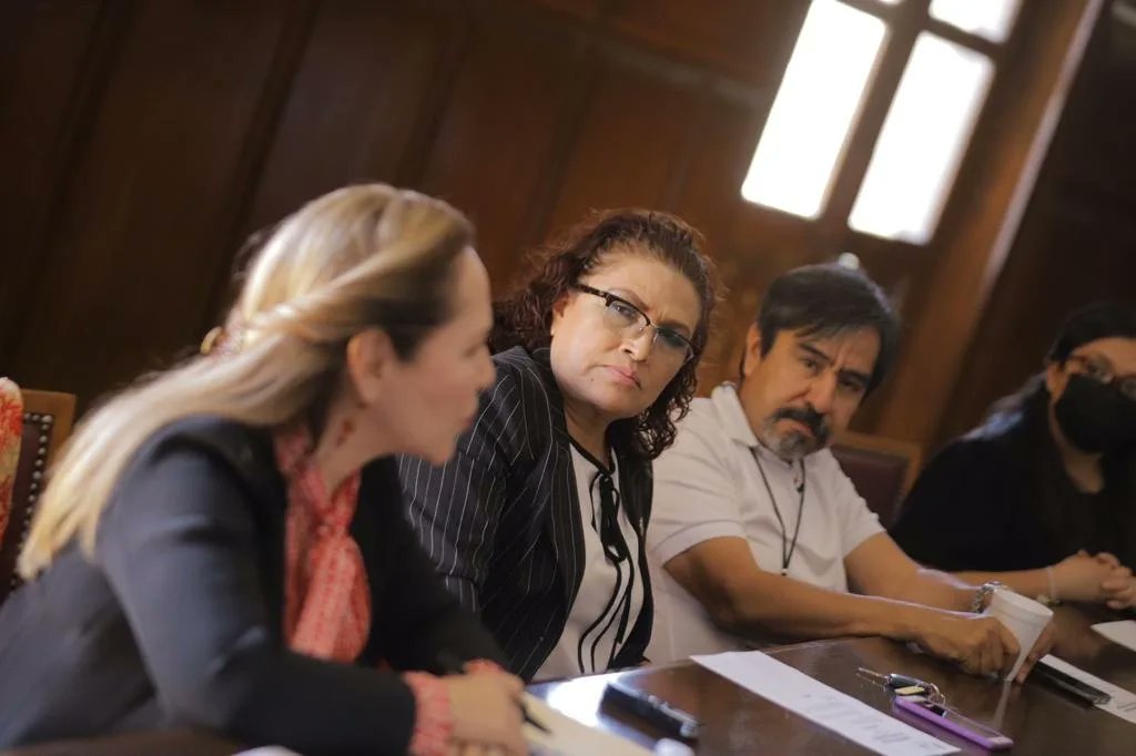 AdrianaFuenTell's tweet photo. Hoy nos invitaron a la reunión con regidores para ver el tema del Centro Histórico. https://t.co/RG2M6aZ37i