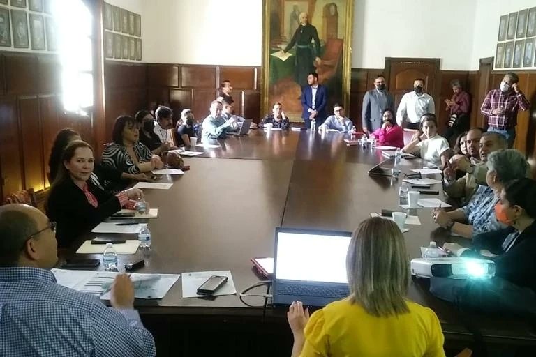 AdrianaFuenTell's tweet photo. Hoy nos invitaron a la reunión con regidores para ver el tema del Centro Histórico. https://t.co/RG2M6aZ37i