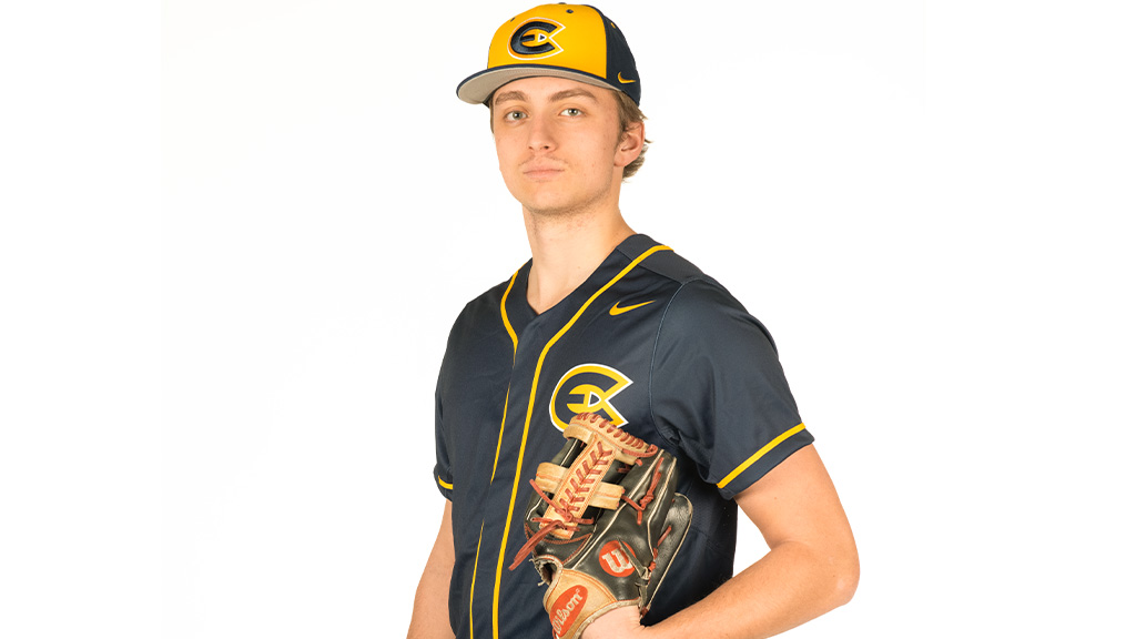 UWECblugolds's tweet photo. RECAP: Moore Pitches First Complete Game Shutout of New Era as @UWECBaseball Splits Games with Oshkosh #RollGolds https://t.co/0ES3WOrzso https://t.co/kEN2pwQkpQ