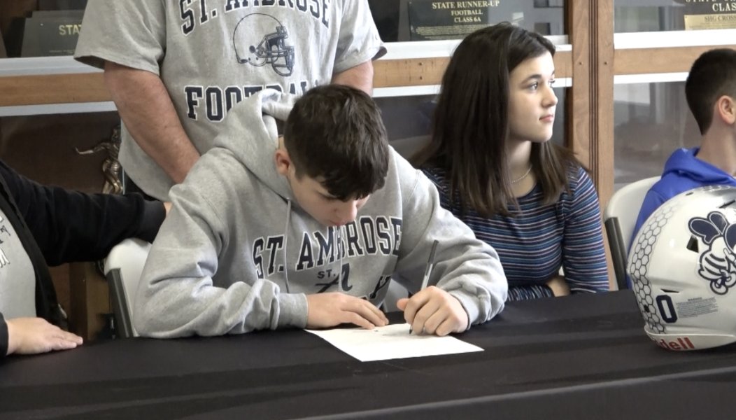 Channel1450com's tweet photo. Two SHG Football Players Make College Decisions Official:
https://t.co/aenKHENhGy https://t.co/JhbzSE8ds7
