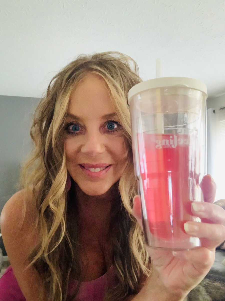professor_nurse's tweet photo. There's a lot of trends that that come and go.....

but ya know what never gets?🧐

being healthy and feeling good!🙌
#plexusslim #triplex #guthealth #plexusworks #plexus #plexustriplex #momma #thisis54 https://t.co/Fx91p4i0oi